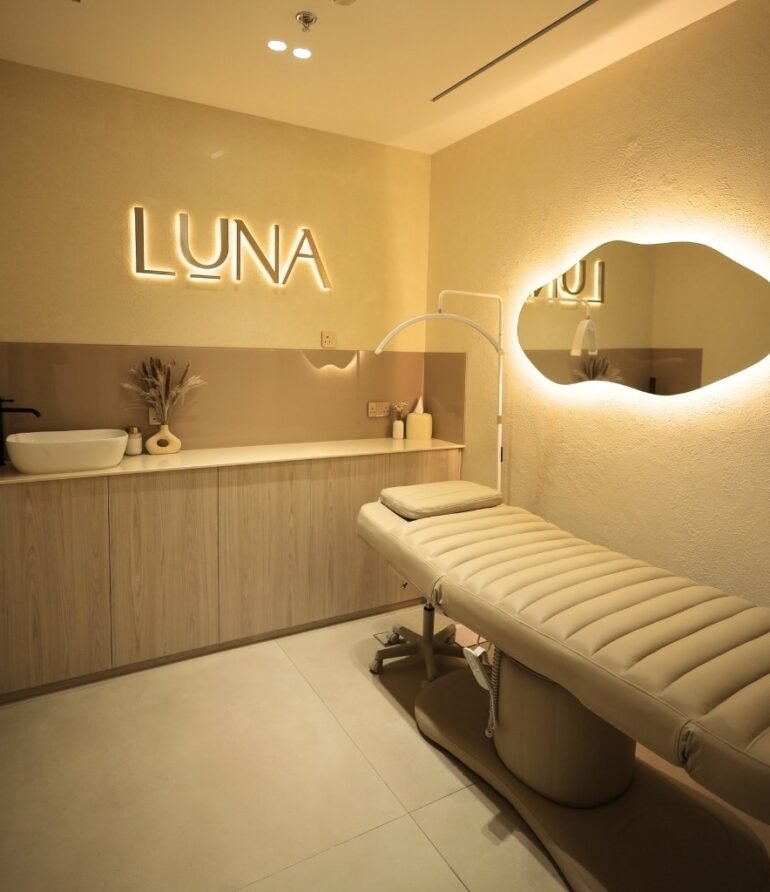 the best saloon fitout company in dubai